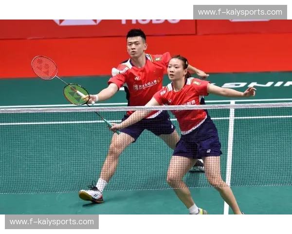 羽毛球团体赛集锦：激情碰撞，赛场传奇